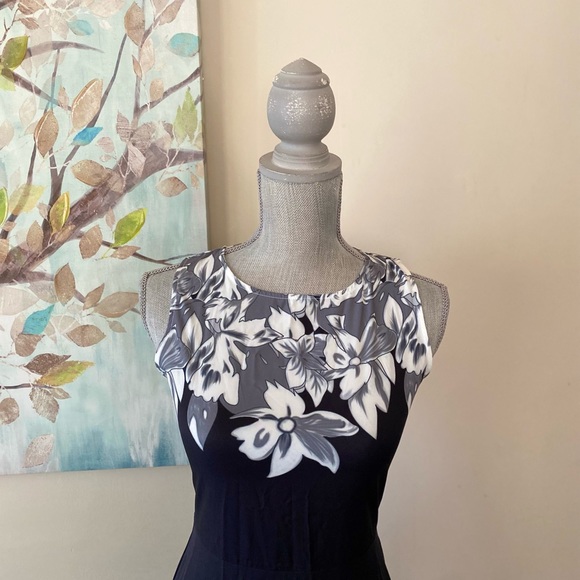 made with ❤️ FLORAL 🖤BLACK & WHITE🤍SLEEVELESS  DRESS  SIZE EXTRA SMALL🌟NWT🌟 - Picture 2 of 14